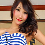 Sexy Thai katoey services a horny foreigner
